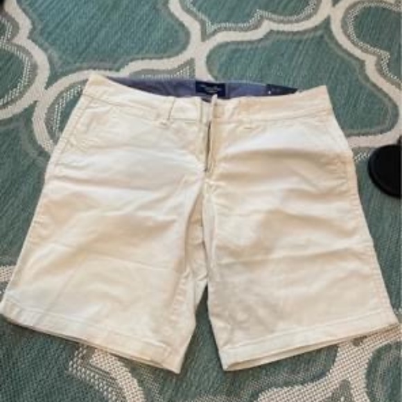 American Eagle Shorts NWT Size 8 Light Khaki - Picture 1 of 3
